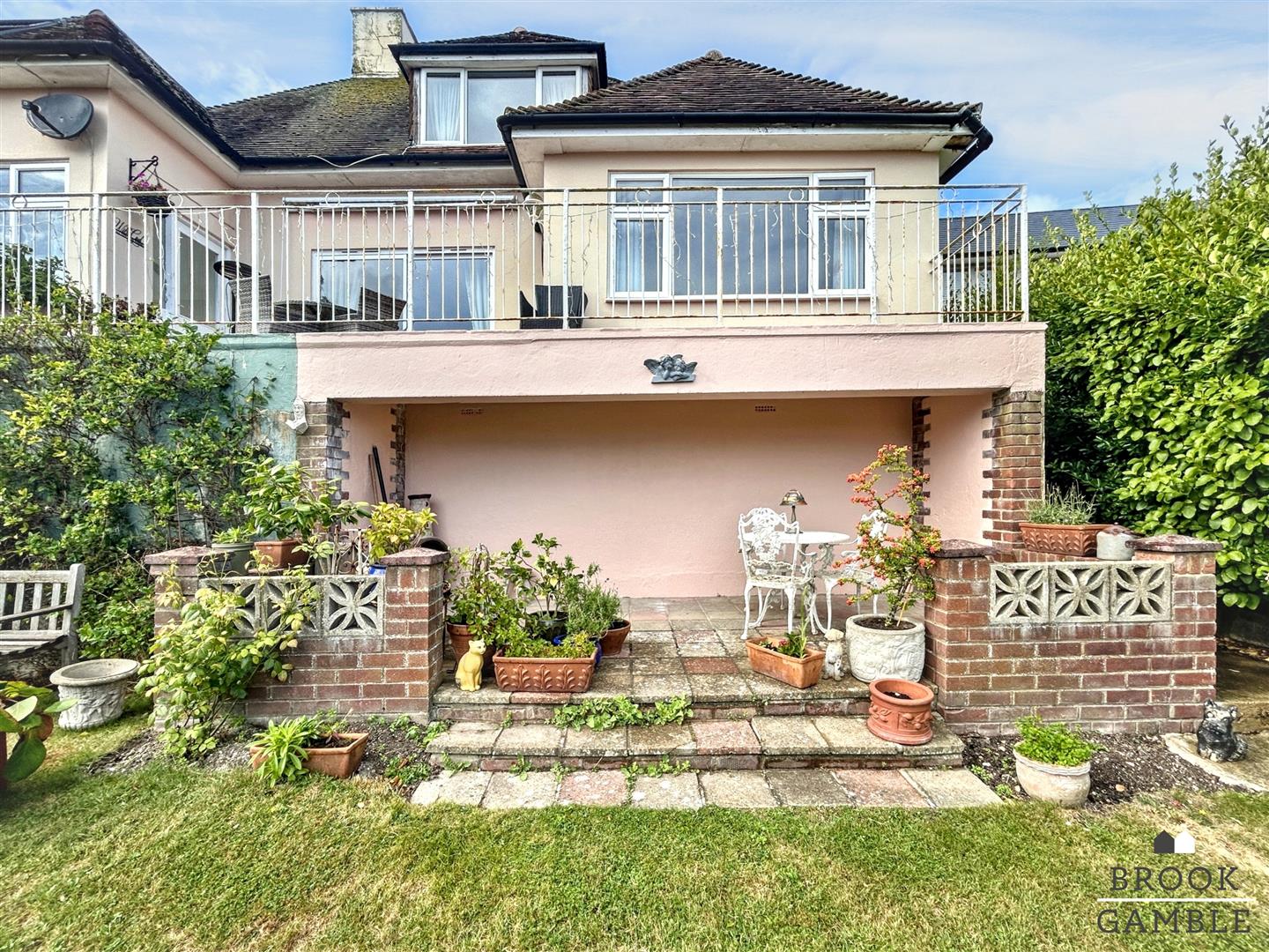 4 Bedroom Chalet - Detached. Pashley Road in Eastbourne,  14
